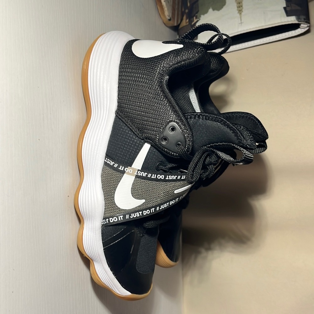 Volleyball nike shoes